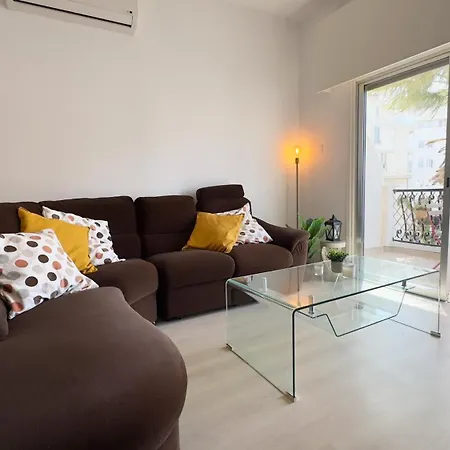 Hills 2bdr Seaside Makenzy Apartament Larnaca